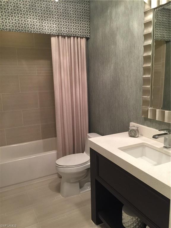 NAPLES SQUARE - Residential