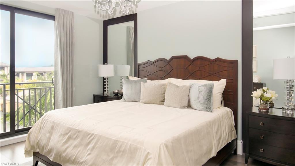 NAPLES SQUARE - Residential