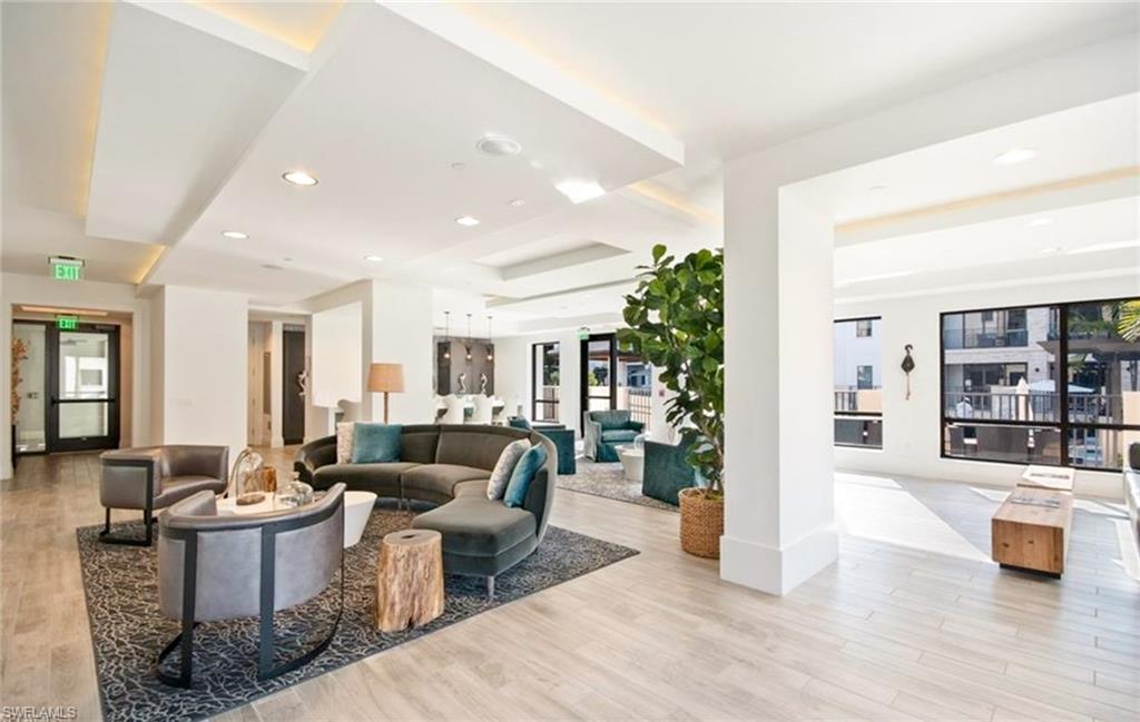 NAPLES SQUARE - Residential