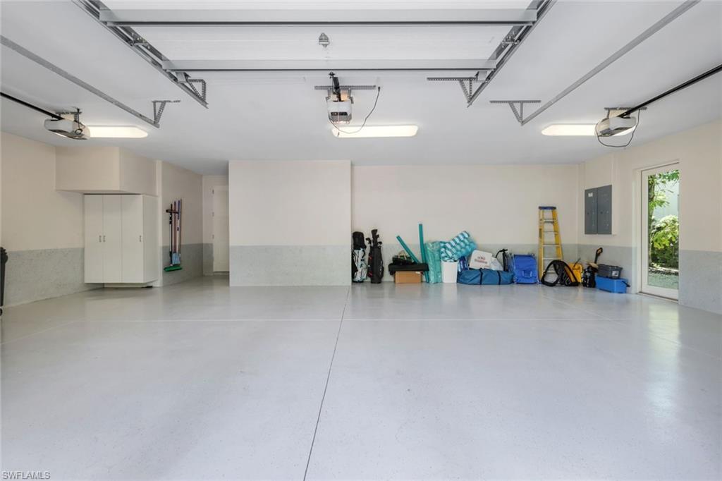 MOORINGS - Residential