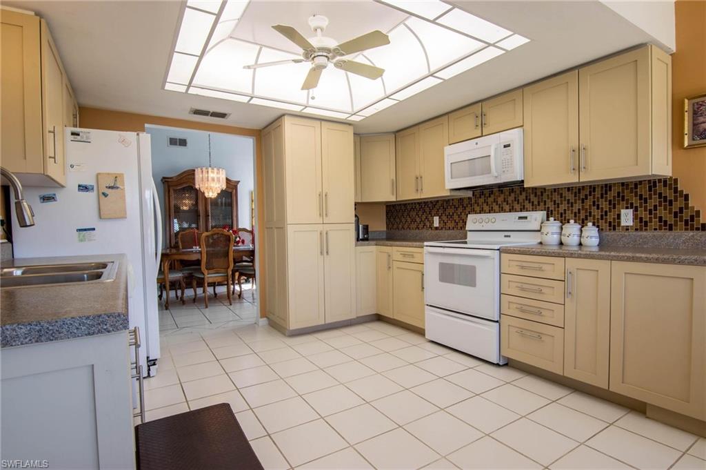 SABAL SPRINGS GOLF AND RACQUET CLUB - Residential