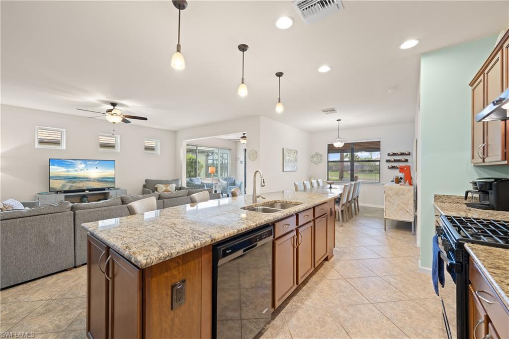 WINDING CYPRESS - Residential