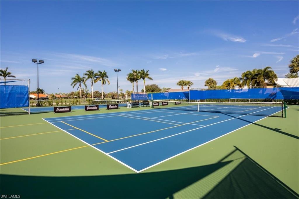 ROYAL WOOD - Residential