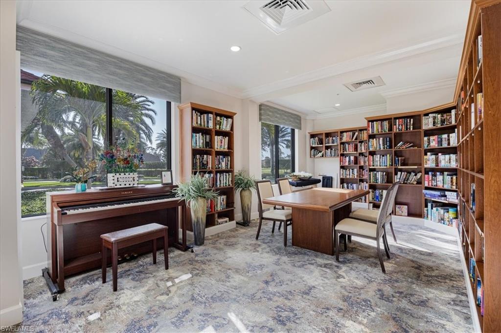 ROYAL WOOD - Residential