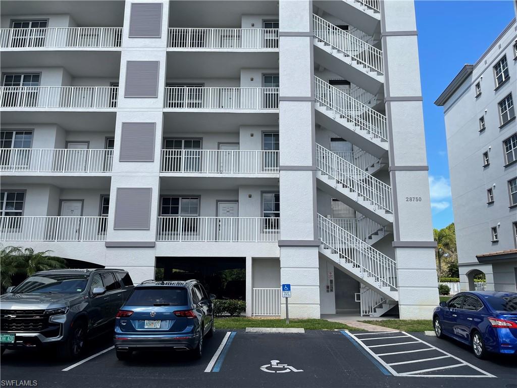 THE CARLYSLE - Residential Lease