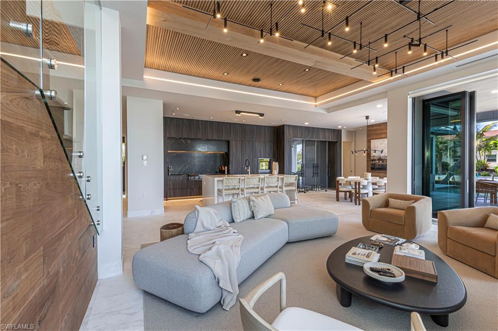 ROYAL HARBOR - Residential