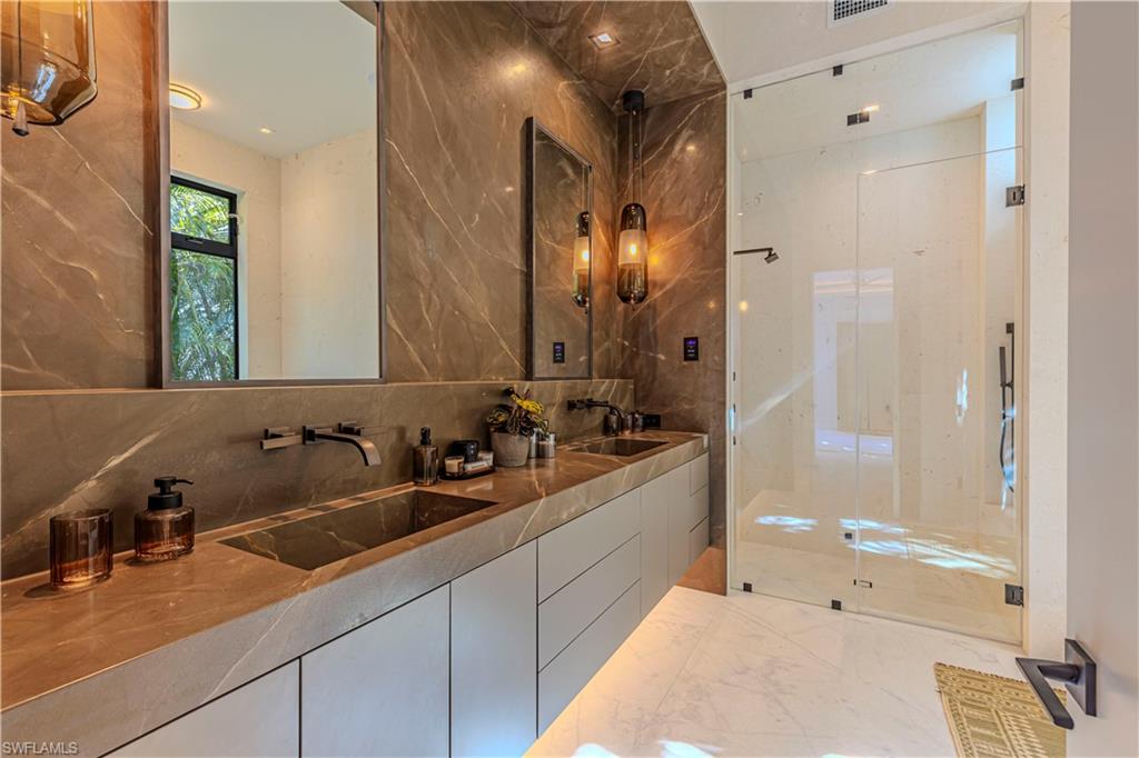 ROYAL HARBOR - Residential