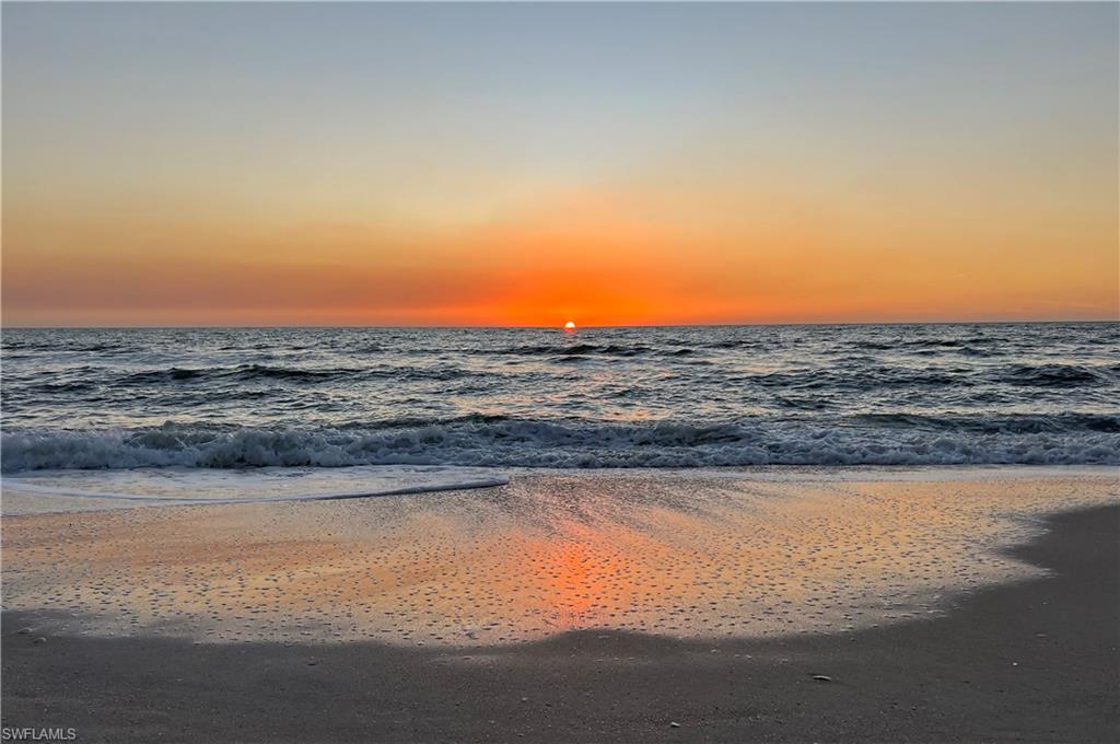 BAREFOOT BEACH CLUB - Residential