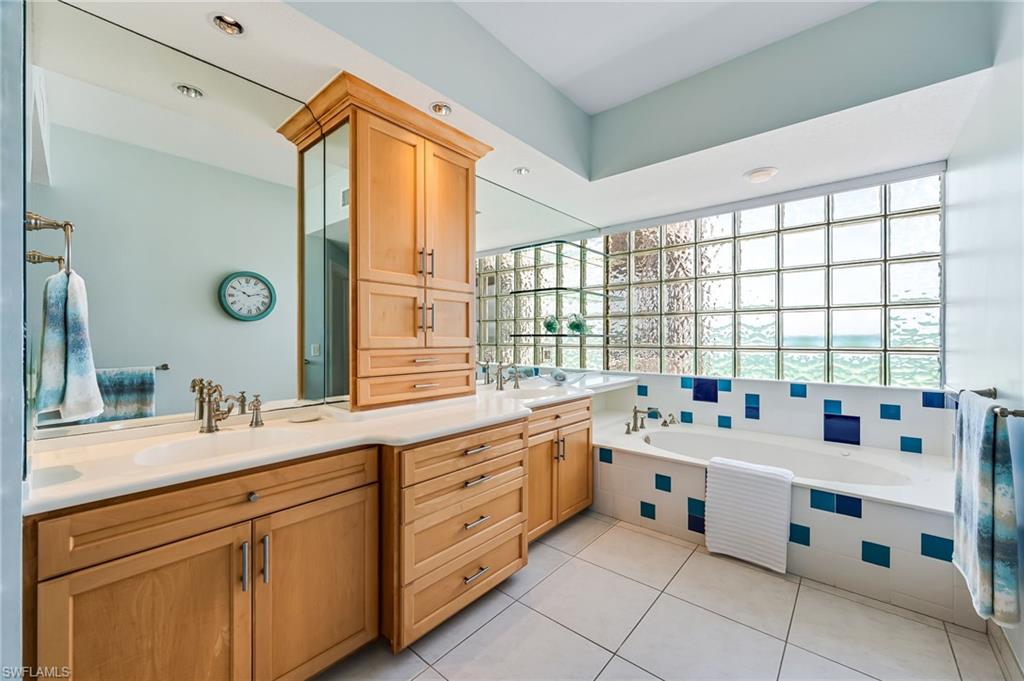 BAREFOOT BEACH CLUB - Residential