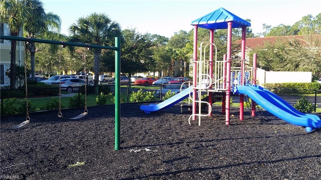 TOWNHOMES AT STONEYBROOK - Residential Lease