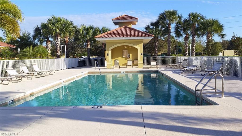 TOWNHOMES AT STONEYBROOK - Residential Lease