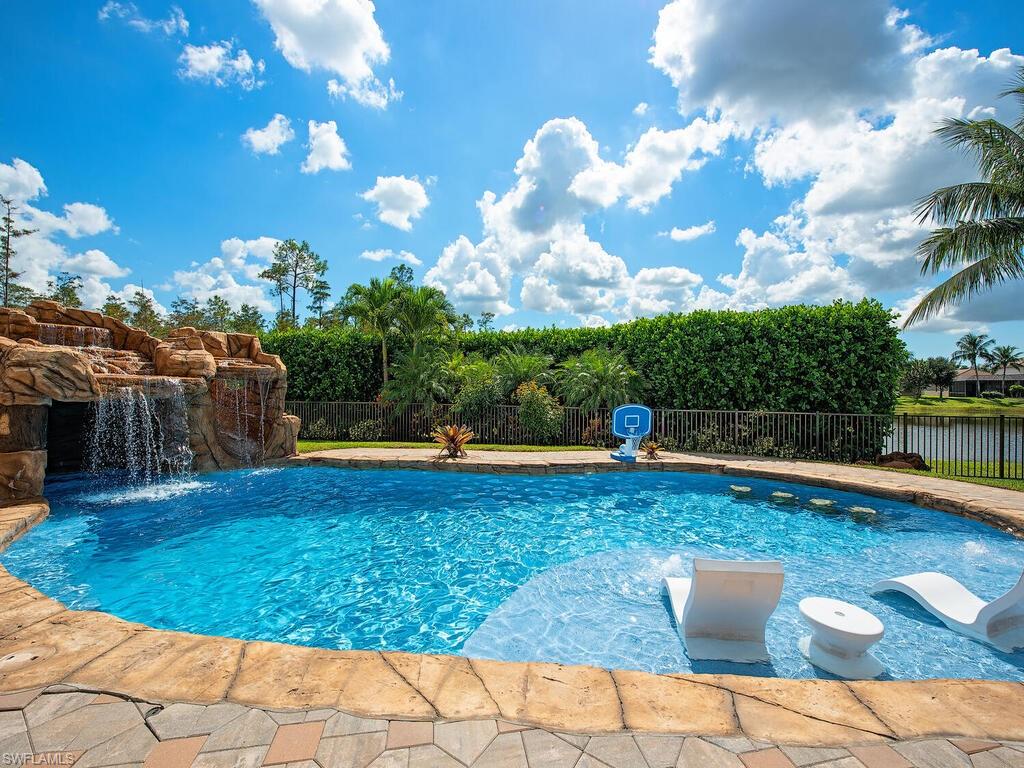 2750 Cinnamon Bay CIR