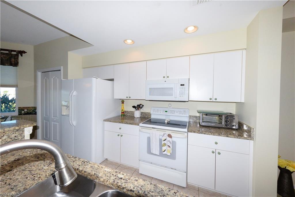 LAKESIDE GREEN - Residential