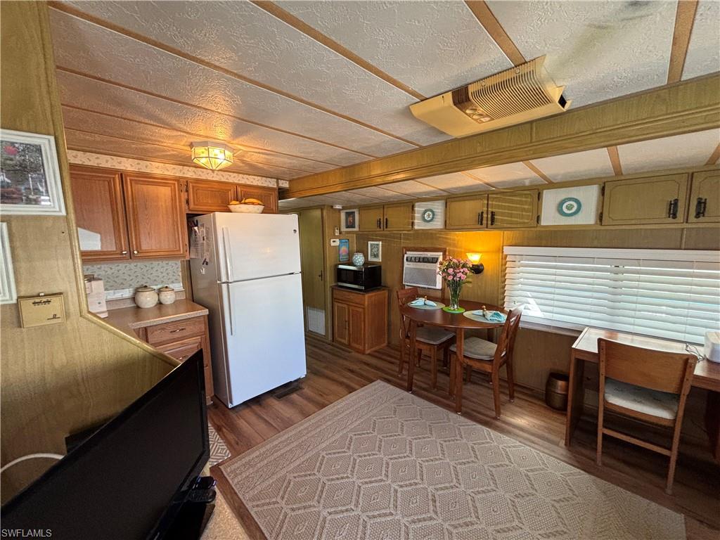 ENCHANTING SHORES - Residential