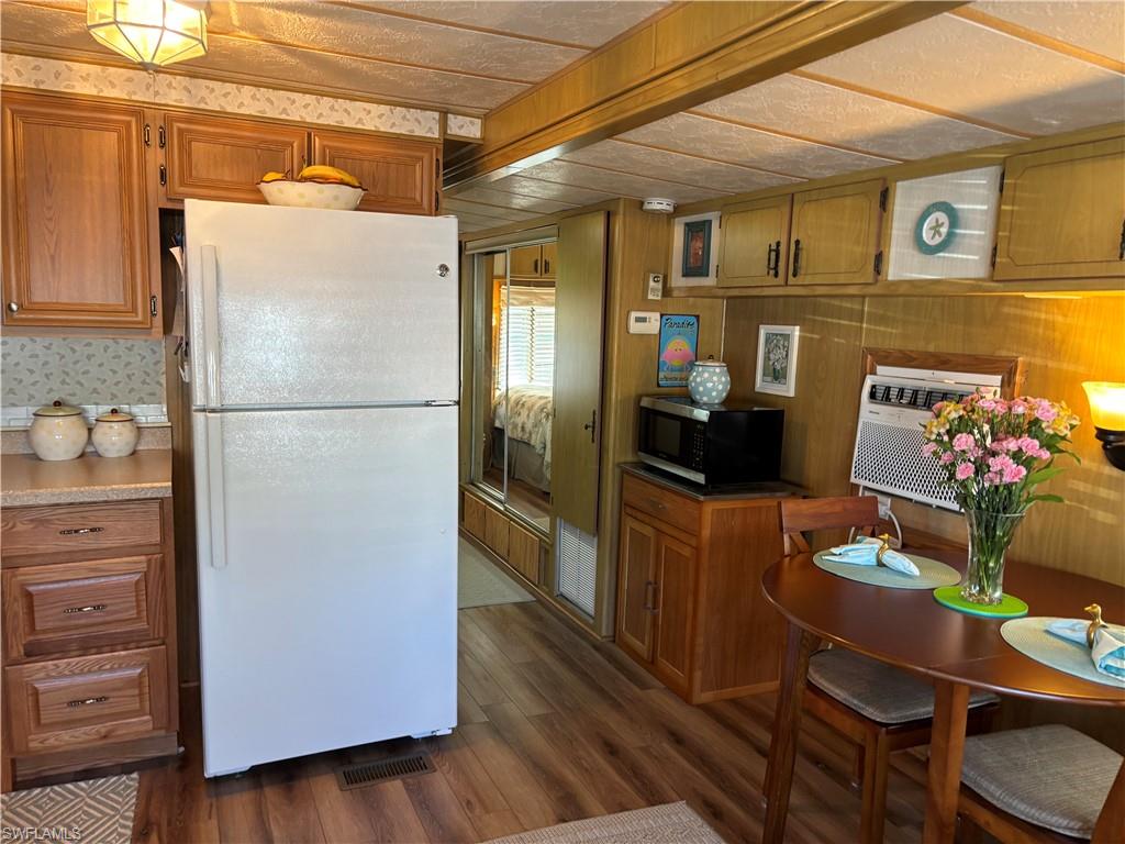 ENCHANTING SHORES - Residential