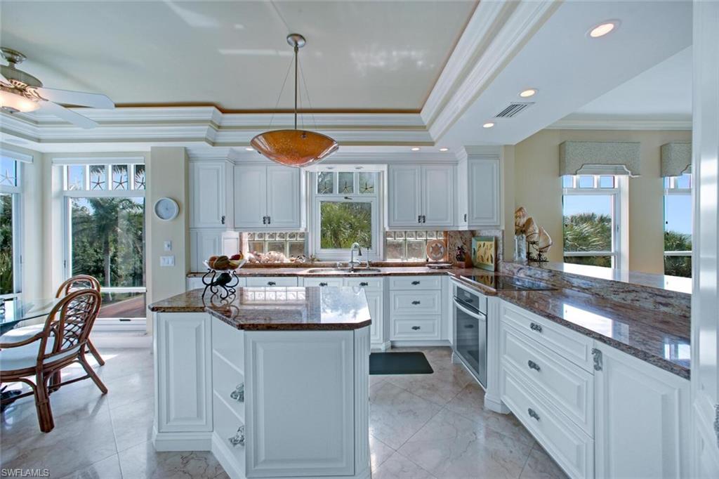 BAREFOOT BEACH CLUB - Residential