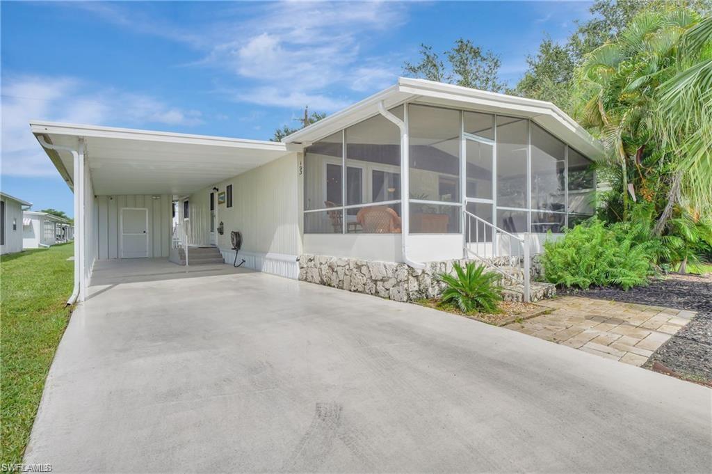 HOLIDAY MANOR - Residential