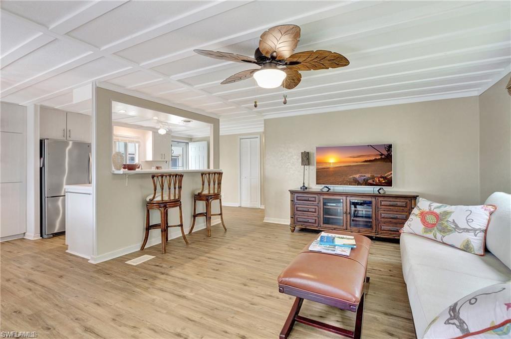 HOLIDAY MANOR - Residential