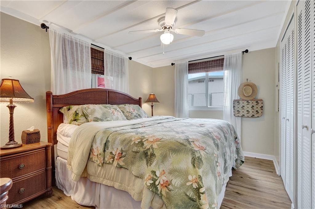 HOLIDAY MANOR - Residential