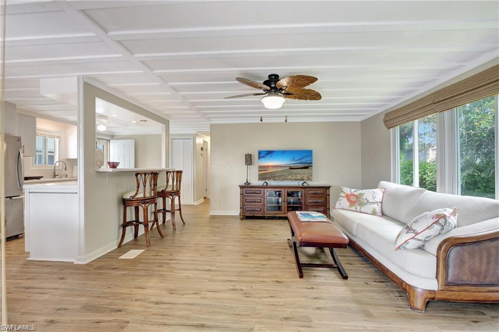 HOLIDAY MANOR - Residential