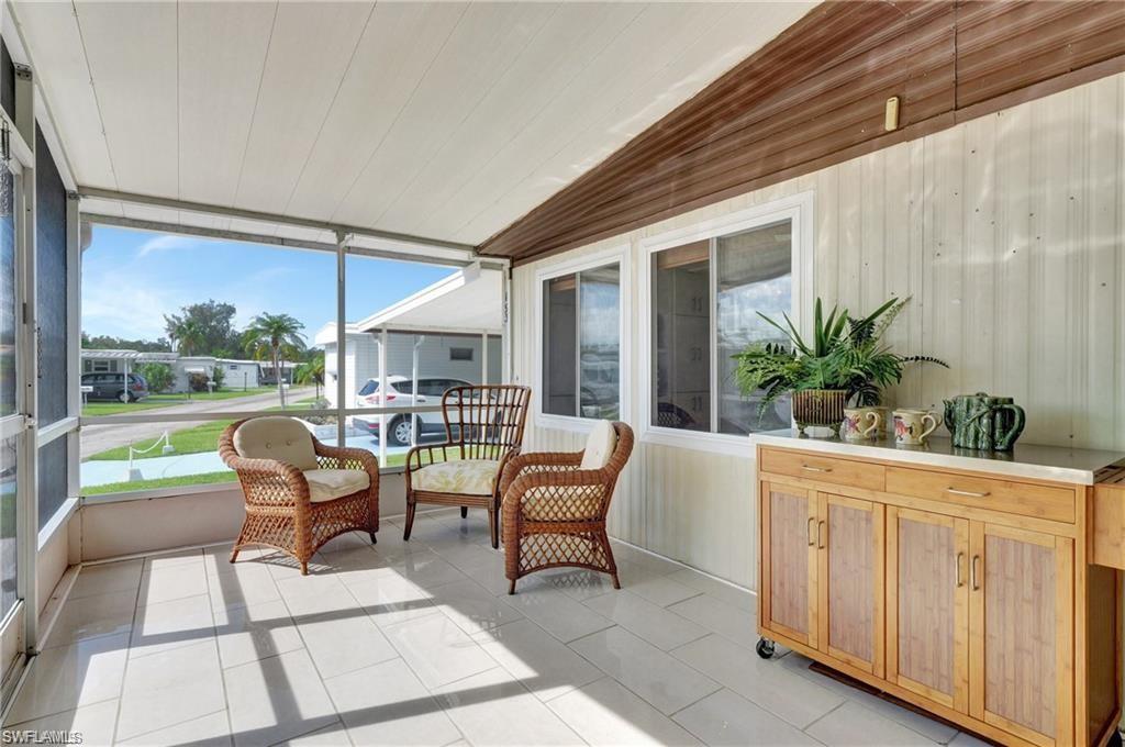 HOLIDAY MANOR - Residential