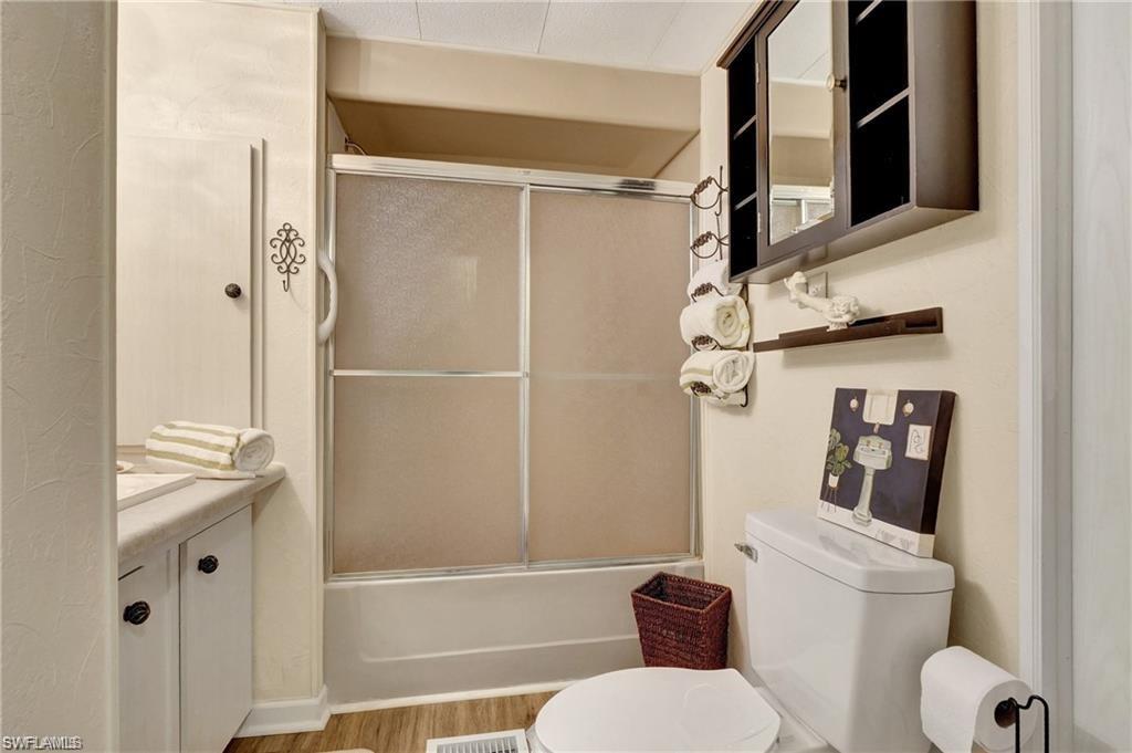 HOLIDAY MANOR - Residential