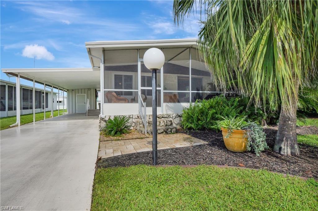 HOLIDAY MANOR - Residential