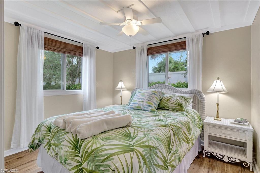 HOLIDAY MANOR - Residential