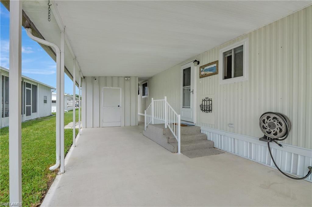 HOLIDAY MANOR - Residential