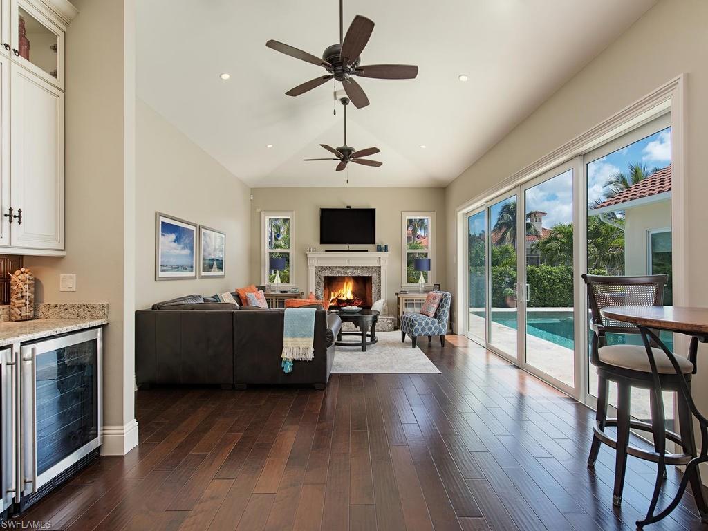 AQUALANE SHORES - Residential