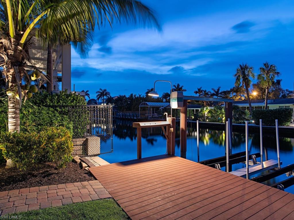 AQUALANE SHORES - Residential