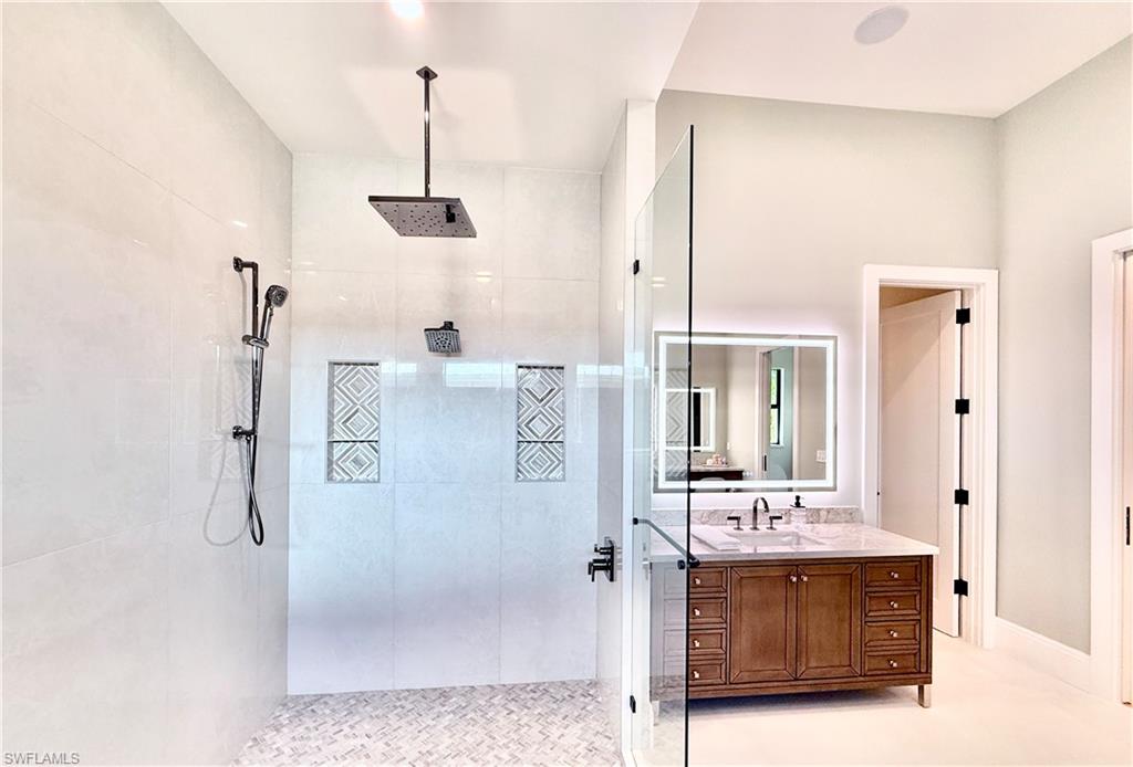 MOORINGS - Residential