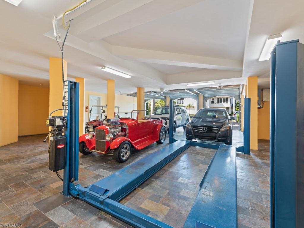 HIDEAWAY BEACH - Residential