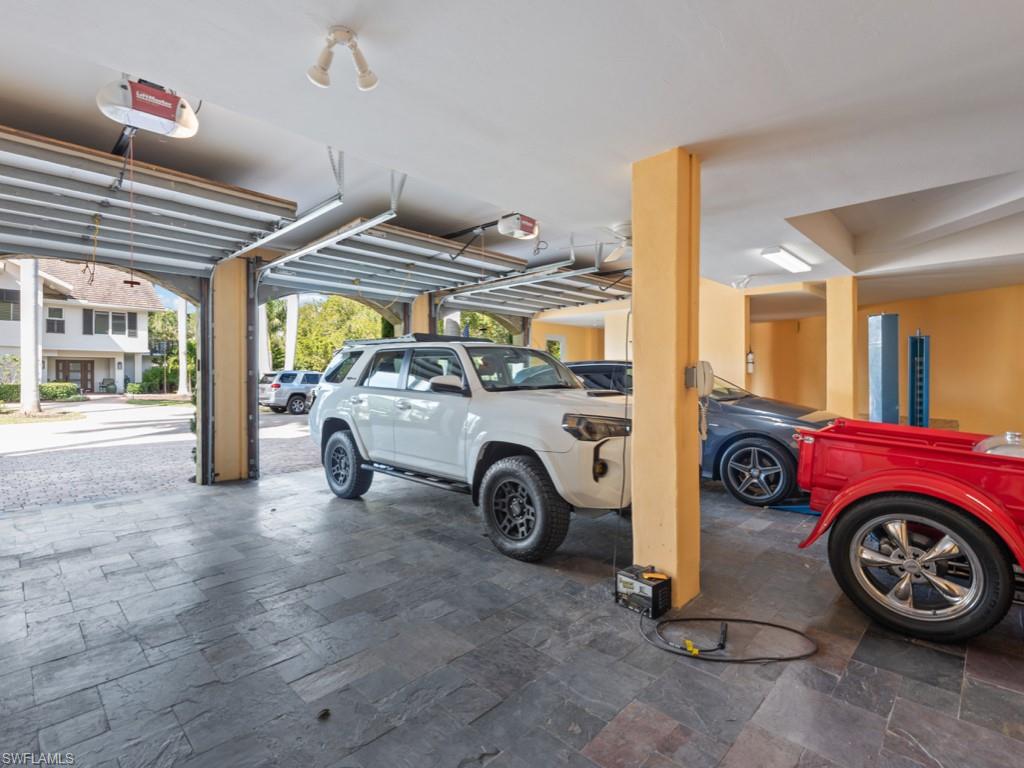 HIDEAWAY BEACH - Residential