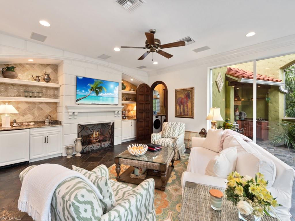 HIDEAWAY BEACH - Residential