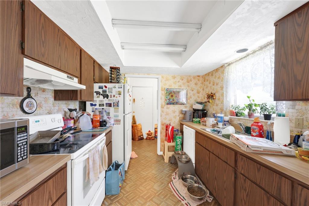 GOLDEN GATE ESTATES - Residential