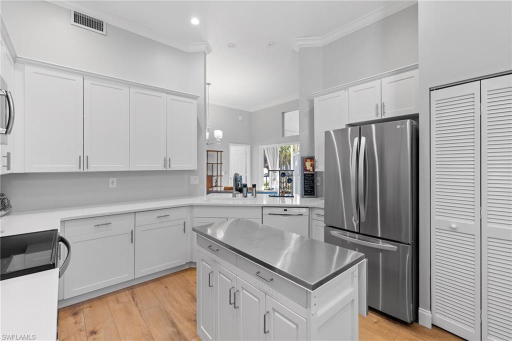 LAKESIDE CARRIAGE HOMES - Residential