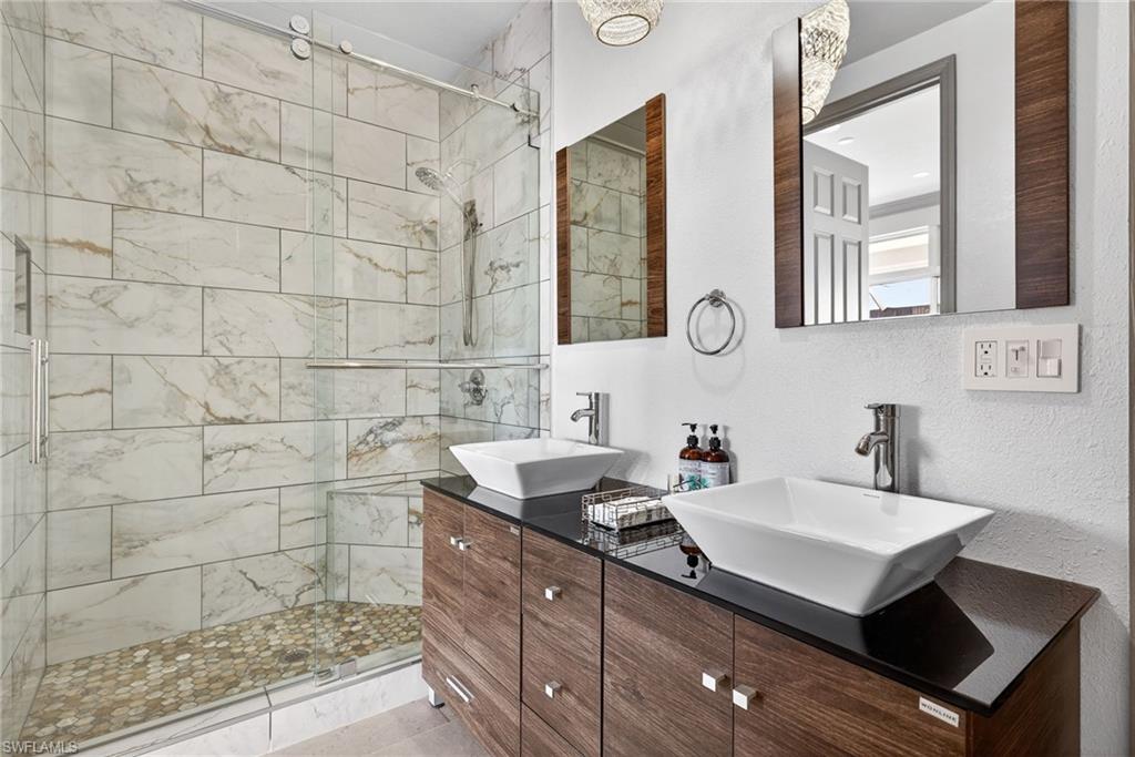 LONGLAKE - Residential