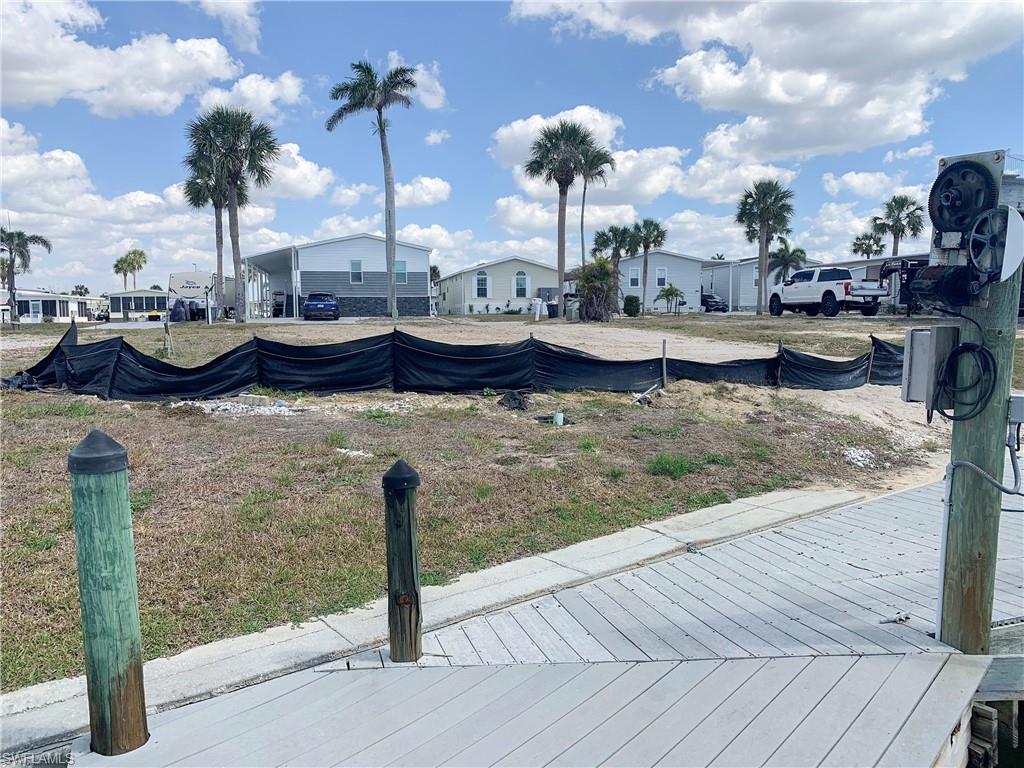 BAYSIDE ESTATES - Land