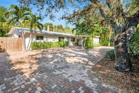 1201 Milano Dr, Naples, FL 34103 - MLS#: 225001464