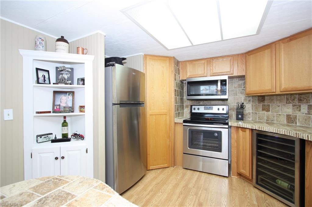 SIX LAKES COUNTRY CLUB - Residential