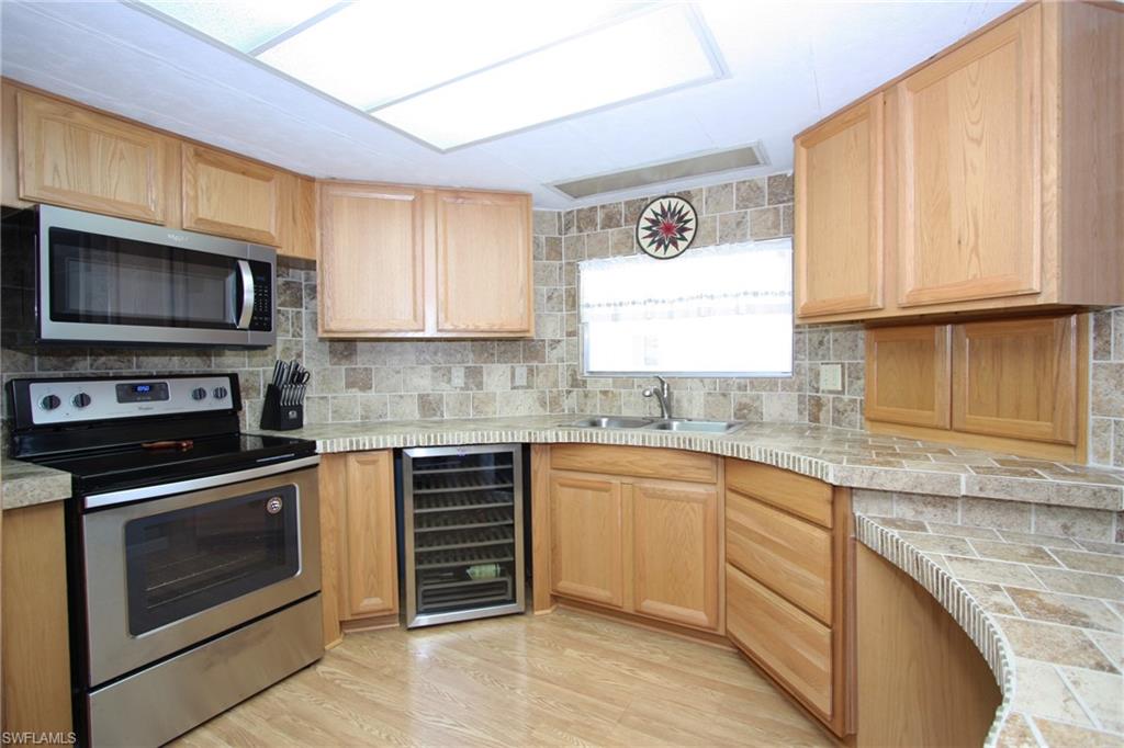 SIX LAKES COUNTRY CLUB - Residential