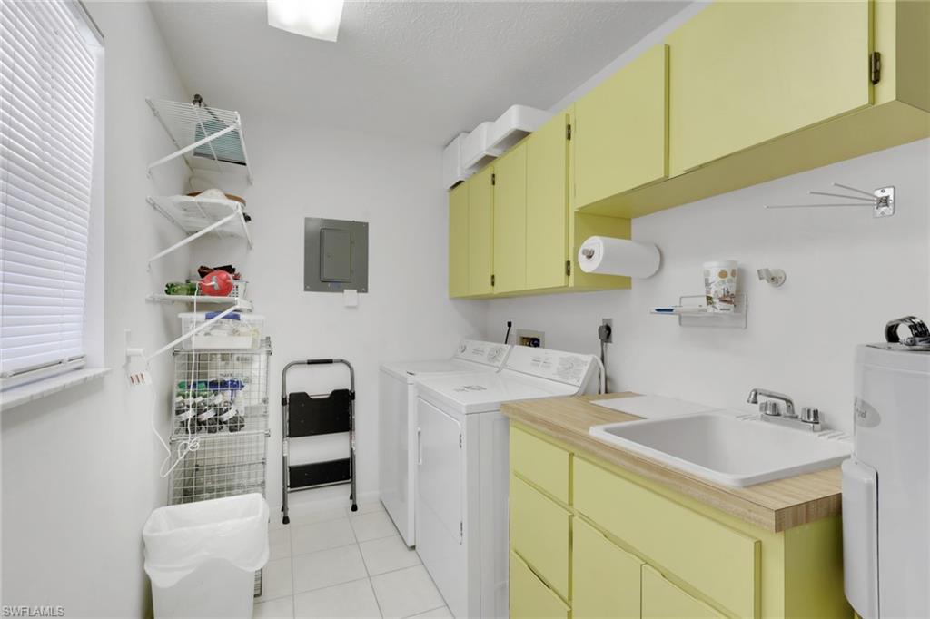 BEACH VILLA CONDO - Residential