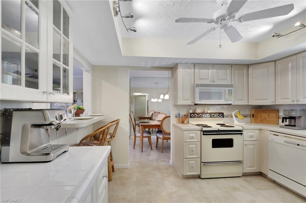 BEACH VILLA CONDO - Residential