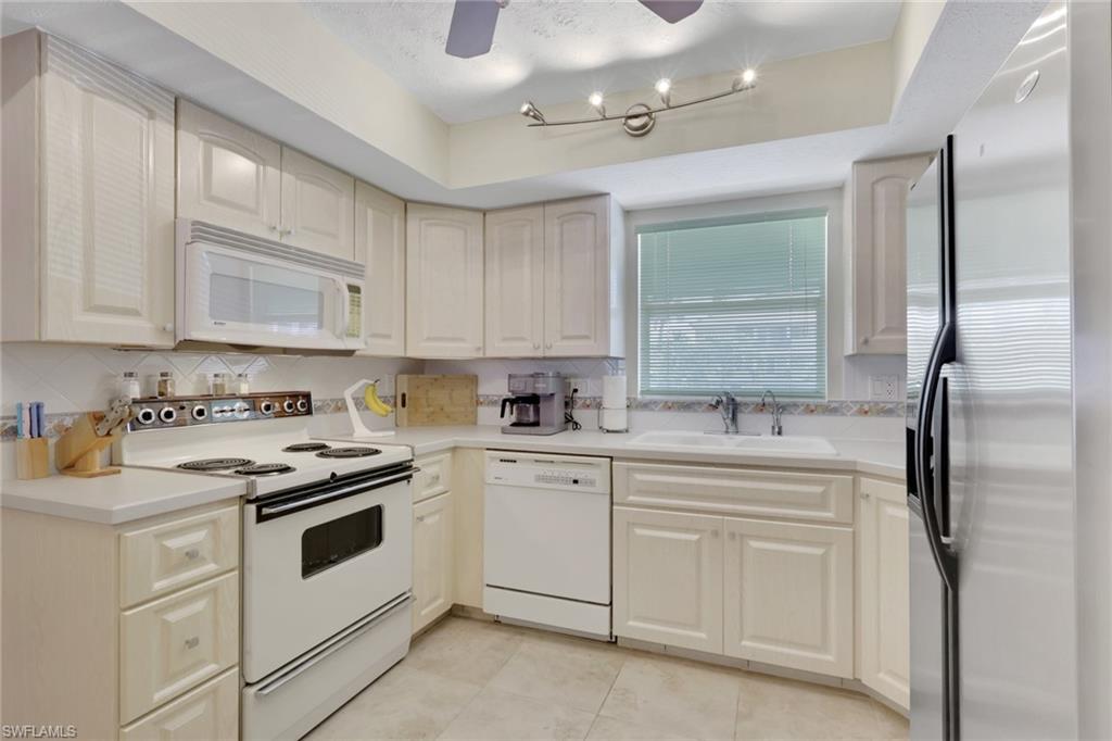 BEACH VILLA CONDO - Residential