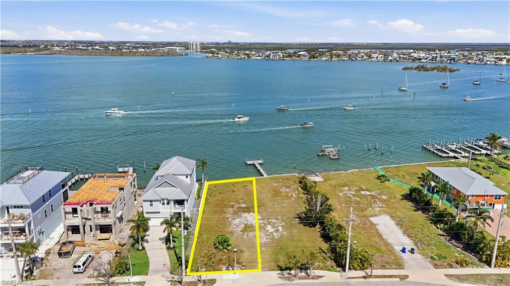 ISLAND SHORES - Land