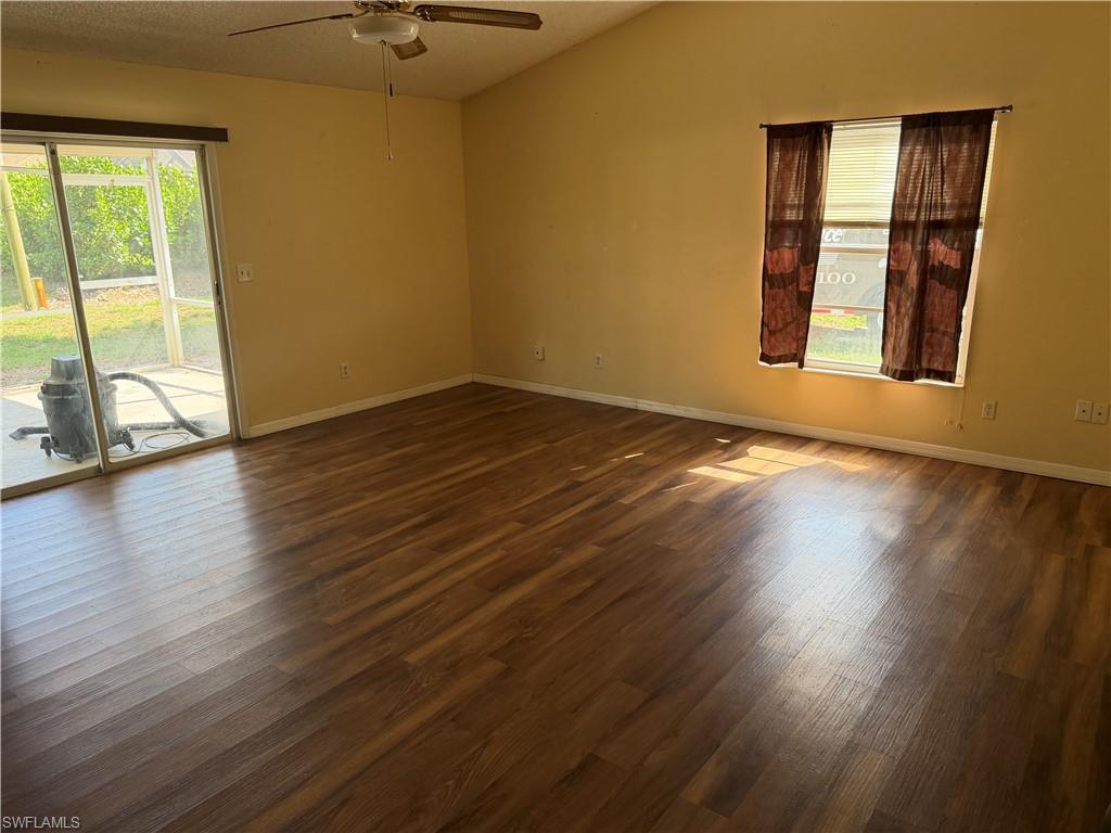 SAN CARLOS PARK - Residential