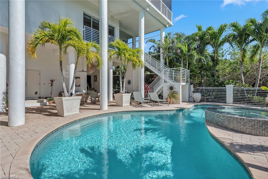 HIDEAWAY BEACH - Residential