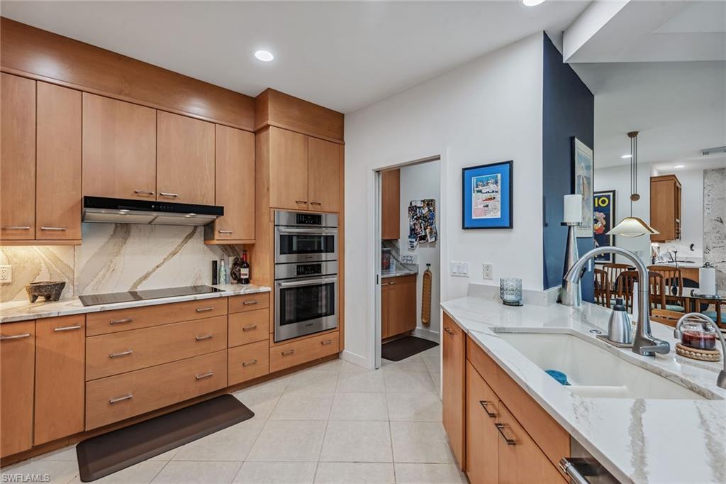 HIDEAWAY BEACH - Residential