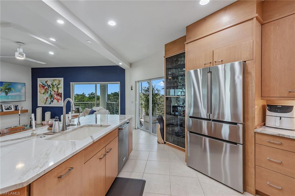 HIDEAWAY BEACH - Residential